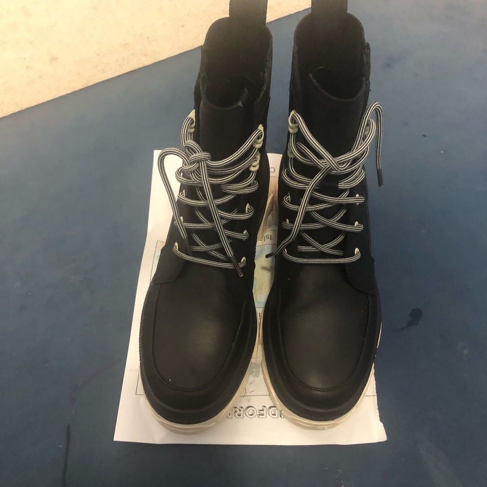 Sorel Black and White Women's Boot